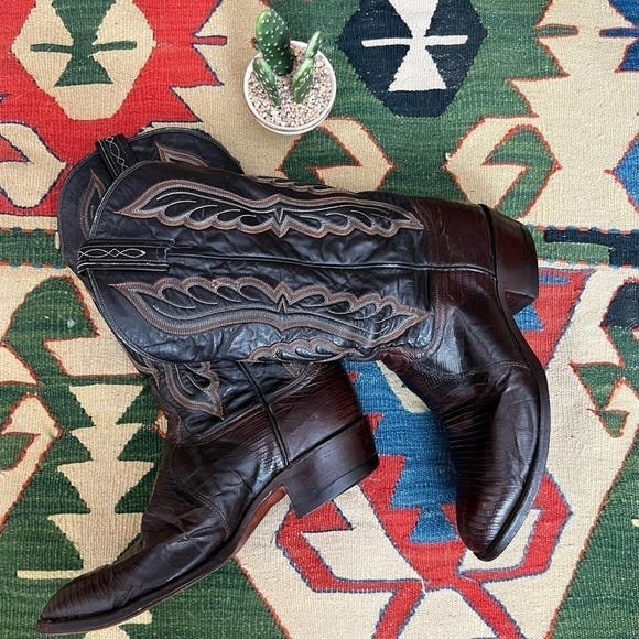 TONY LAMA Vintage Cowboy Boots Chocolate Brown Leather Lizard Inlay 9.5 EE - Picture 2 of 9